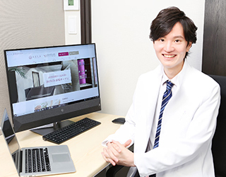 【①医師とのカウンセリング】医師とリフトアップしたい箇所を相談し、必要な糸の本数、リスク、ダウンタイムなどの説明を受けます。