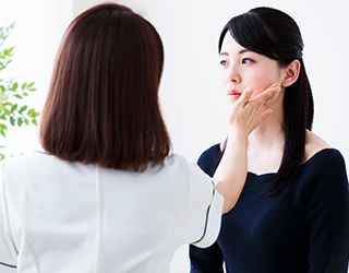 【③デザイン】糸を挿入する位置など、リフトアップする部位のデザインをします。